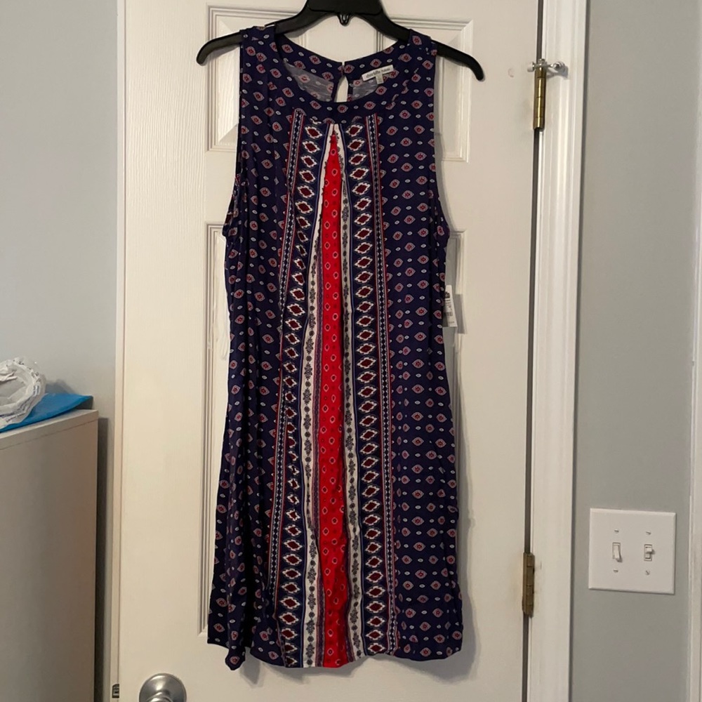 Women’s dress, size L.